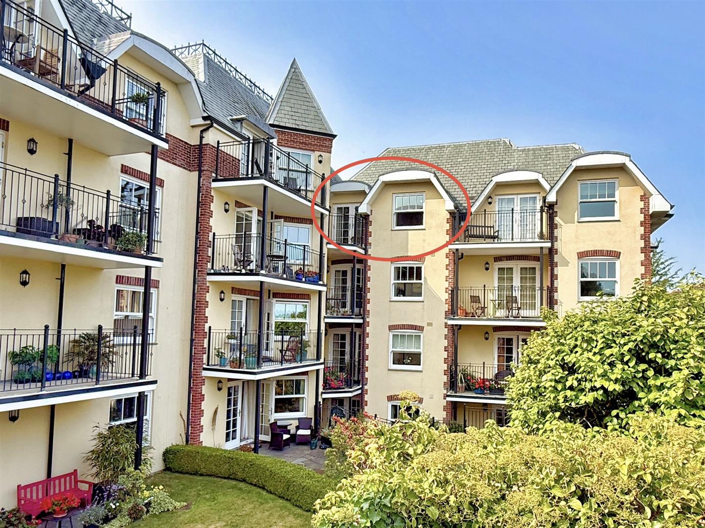 2 bed property in Sea View Court, Falmouth